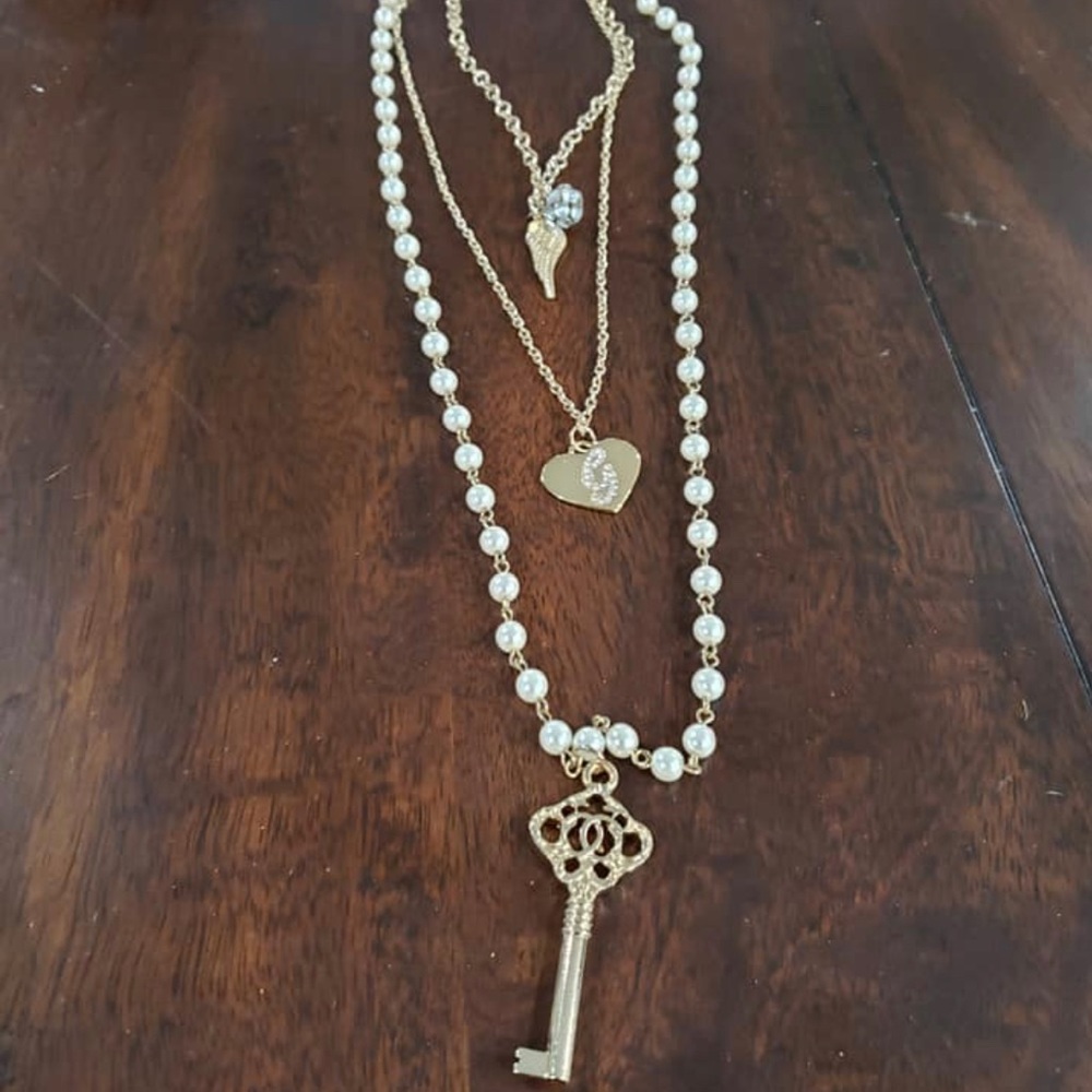 GUESS NECKLACE